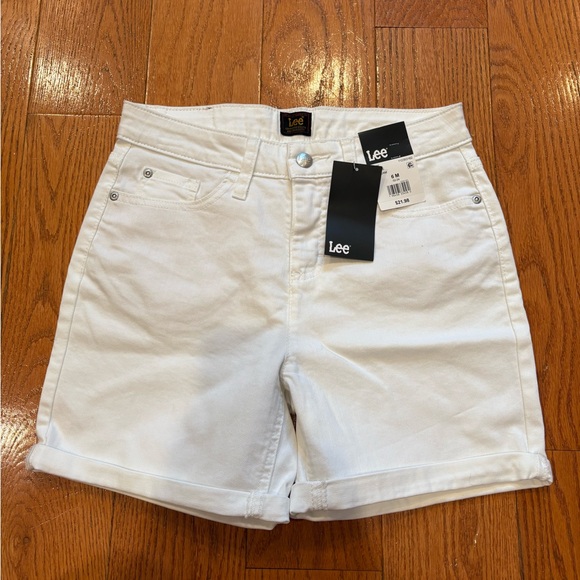 NWT LEE Women’s White Mid Rise Shorts - Picture 1 of 5